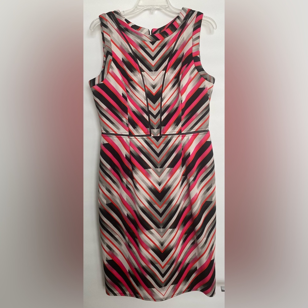 Vince Camuto Geo Print Sleeveless Dress in Pink, Black, Gray Chevron Print